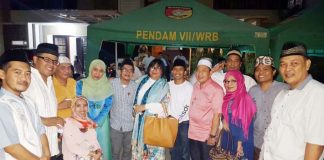 Puluhan alumni ilmu politik Fisip UNHAS, Minggu 26 Juni 2016, buka puasa bersama di rumah Kepala Penerangan Kodam VII Wirabuana, Letkol Inf. Drs.Alamsyah, M.Si.