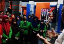 Sedikitnya 50 mahasiswa Komunikasi Penyiaran Islam Fakultas Dakwah dan Komunikasi Universitas Islam Negeri Alauddin (KPI FDK UIN Alauddin), Rabu sore 8 Juni 2016, mengunjungi studio LPP TVRI Sulawesi Selatan di jalan Kakatua Makassar, Rabu (8/6/2016)