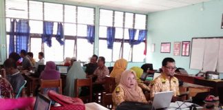 Sejumlah guru se-Sulsel mengikuti kegiatan pelatihan kurikulum 2013 bagi guru mengajar SMA pada induk klaster. Pelatihan ini dilaksanakan mulai Rabu-Senin, 15-20 Juni 2015