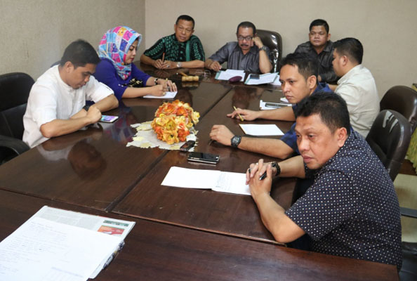 Raker Komisi C bersama Dinas Perumahan dan Gedung Pemerintah Daerah Kota Makassar di Ruang Komisi C DPRD Makassar, Rabu, (8/06/2016)