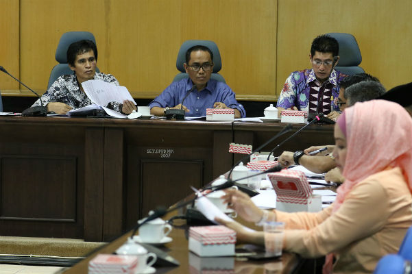 Komisi D DPRD Makassar siang ini melanjutkan Rapat Pembahasan Ranperda Inisiatif Corporate Social Responsibility (CSR) Sore ini diruang Rapat Panitia Anggaran DPRD Makassar, Kamis (14/7/2016).