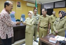 Kabag Persidangan Hj.Ramlah, Kabag Umum, Syamsul Syamsuddin, SE, Kabag Perlengkapan, Arsyal Katji dan Kabag Keuangan Sekretariat DPRD Makassar, Hj.Siti Khaerawati. Senin (8/8/2016) menerima Kunjungan Kerja DPRD dan Staf Sekretariat DPRD Kota Yogyakarta Provinsi Daerah Istimewa Yogyakarta.