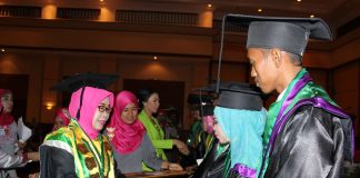 Suasana wisuda ke-18 digelar Universitas Sawerigading Makassar, Rabu (31/8/2016) di Hotel Sahid Makaassar dihadiri Koordinator Kopertis Wilayah IX Sulawesi, Prof Dr Ir Andi Niartiningsih, MP. (foto:humas unsa makassar)