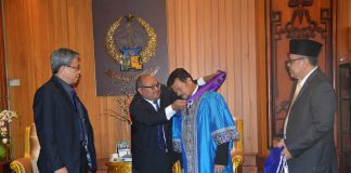 Gubernur Sulsel, DR. H. Syahrul Yasin Limpo, SH., M.Si., MH dianugerahi gelar Doktor Honoris Causa dari Universiti Tun Hussein Onn Malaysia. Penganugerahan gelar akan diberikan pada 8 Oktober 2016 mendatang, di Kampus Universiti Tun Hussein Onn Malaysia.Pihak Universiti Tun Hussein Onn Malaysia, Abdul Halim Bin Abdul Rahman, menyampaikan hal tersebut saat menemui Syahrul di Kantor Gubernur, Senin, 5 September 2016